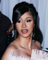 Als teenager in 'dawson's creek' und später als ehefrau von tom cruise. No Make Up Video Cardi B Fuhlt Sich Ungeschminkt Mega Wohl Promiflash De
