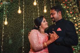 Check spelling or type a new query. Kerala Hindu Wedding Reception Photos Yknot Weddings Candid Wedding Photography In Kerala
