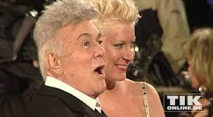 The image has been used as a reaction image to express frustration and anger at various situations. Trauer Um Hollywood Legende Tony Curtis Mit 85 Jahren Gestorben Tikonline De