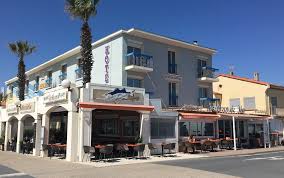 Depuis le 31 août 2020, les infrastructures de la plage de renipont sont à nouveau ouvertes à tout le monde et plus particulièrement aux personnes. Restaurant Le Front De Mer Le Barcares Bar Pmu Eiscafe Brauhaus Grill Fortzubringenden Pizzen Pizzeria Fertiggerichte Zum Mitnehmen