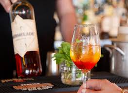 Cette semaine, il nous apprend comment préparer des endives braisées pour les faire aimer, même aux plus réticents. Tout Savoir Sur Les Aperitifs A Spritz Et Sur L Amermelade Les Spiritueux Iberville