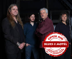 Precursor to psychedelic rock, garage rock is characterized by sometimes aggressive and unsophisticated lyrics and delivery, typically using guitars distorted. Blues Garage Engerling Blues Band Open Air Blues Garage