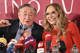 See more of ornella muti on facebook. Lugner Bringt Ornella Muti Zum Opernball Wien Orf At