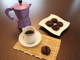Al termine, lasciate decantare il tutto e fate raffreddare, togliete le prugne e versate il decotto in una caraffa ben. Biscotti Al Caffe Fatti In Casa Con Reishi E Farina Di Carrube