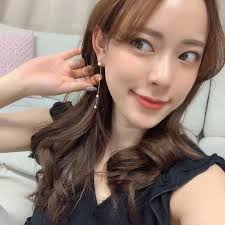 関根りさ: 今日のインスタライブでつけてたピアスどこのですか？ってコメント返せなかったからこちらに @stellarhollywood のピアスです  かわいいかつ上品な... - Moe Zine