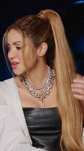 Shakira Listening to Sprinter