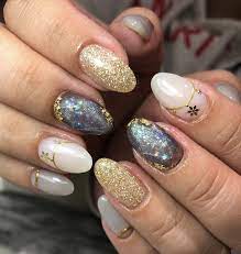 ネイル シンプル 星空 夜空 キラキラ ホワイト クリア ラメ ゴールド グリッター 大人 クール グレー ブラック ネイル トレンドヘアカラー ゴールドグリッター