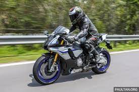 With its exceptional lineup, yamaha malaysia has committed to power the passion of motorcyclist and help them create lifestyle experience and extraordinary value to enrich their lives. Review 2017 Yamaha Yzf R1m Chariot Of The Gods Paultan Org