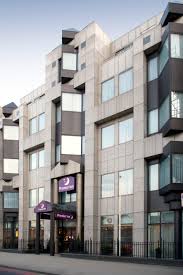 Reported problems include some external noise, fairly long waits to enjoy breakfast and a lack of hot water for showers. Premier Inn London City Tower Hill Hotel London Hotels
