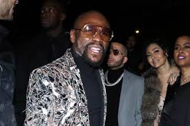 For spiele 2021, over a period of seven years, mayweather has made more money than the entire ufc roster. Innerhalb Floyd Mayweather S Birthday Bash Als Falschung Geld Hinterher Geworfen Stripperinnen Aktuelle Boulevard Nachrichten Und Fotogalerien Zu Stars Sternchen
