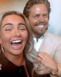 Monique westenberg heeft een pittig jaar achter de rug. Andre Hazes Deelt Eerste Beelden Met Nieuwe Liefde Sarah Van Soelen Show Ad Nl