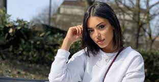 Giulia d'urso alle strette dopo uomini e donne. Giulia D Urso Instagram Prima Foto In Costume Io Insicura Del Mio Aspetto Fino All Anno Scorso