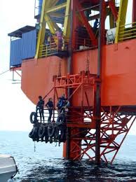 Olio, funnel, grease, minyak, dumpster, seperated, horse oil, black oil. Platform Picture Of Seaventures Dive Rig Pulau Sipadan Tripadvisor