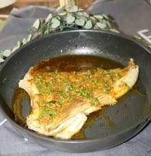 Ailes De Raie A La Chermoula Aile De Raie Raie Recette Plat A Base De Poisson