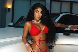 Yailin La Mas Viral - Free pics, galleries & more at Babepedia