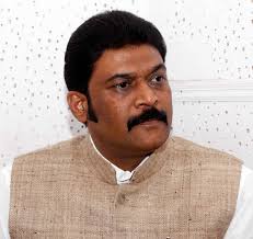 On saturday, ganesh met senior leader suryanarayana reddy in ballari. Vijayanagara Congress Mla Anand Singh Discharged From Hospital Gns News