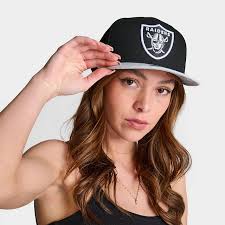 New Era Men's New Era Gray Las Vegas Raiders Helmet 9FIFTY Snapback Hat