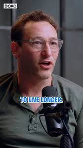 Simon Sinek reveals why strong thigh muscles statistically means that  you’ll live longer... 🤯