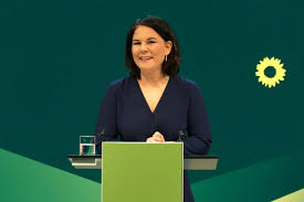 „wer heute noch nicht begriffen hat, dass der wirtschaftsstandort deutschland den bach runtergeht, wenn. Baerbock Als Kanzlerkandidatin Was Diese Frau Sich So Alles Leistet