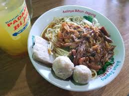 Di video ini saya mereview salah satu bakso urat di kota blitar yaitu bakso gangsar. Mie Ayam Bakso Solo Pak Kumis Kuliner Legendaris Dengan Harga Bersahabat Gotravelly