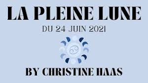 La pleine lune correspond en fait à une phase lunaire durant laquelle toute la surface lunaire visible est éclairée par le soleil. U7ztvlil71flm