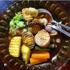 Kamu pun dapat membuat selat solo ala rumahan menggunakan daging sapi has dalam. Penampakan Selat Galantin Kuah Segar Di Warung Selat Mbak Lies Di Solo 4 Warung Selat Mbak Lies