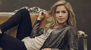 Emily bett rickards lifestyle | net worth | biography | boyfriend | cars | housesubscribe now: Who Is Emily Bett Rickards Dating Emily Bett Rickards Boyfriend Husband