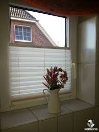 Sichtschutz Plissee Von Sensuna Im Badezimmer Sensuna Pleated Blind In A Bathroom Blumen Fensterdeko Weiss Sichtschutz Zimmer Wohnideen Plissee