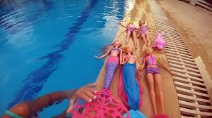 Barbie Deniz Kizlari Ve Dalgic Barbieler Havuzda Yuzuyor Eglenceli Cocuk Videosu Dailymotion Video