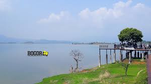 Kabarnya, setelah dilakukan pengisian air, potensi wisata waduk jatigede mulai terlihat. Menikmati Panorama Waduk Jatigede Di Kampung Buricak Burinong