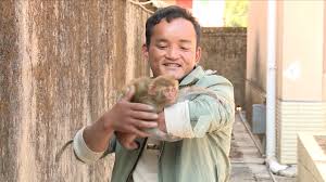 Baths designed especially for babies, however, increase your baby's safety. Rescued Baby Macaque Refuses To Leave Its Human Daddy Cgtn