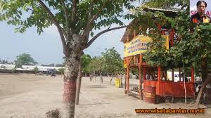 Di pantai selatan terdapat pantai prigi, pantai pelang, dan pantai pasir putih di trenggalek, pantai popoh di tulungagung, pantai ngliyep, dan tempat wisata buatan seperti jawa timur park, batu secret zoo, batu night spectacular, eco green park di batu, serta pantai watu ulo di jember. Biaya Masuk Pantai Pasir Sirih 6 Rekomendasi Tempat Wisata Pantai Anyer Cocok Untuk Melepas Penat Hot Liputan6 Com Pantai Pasir Putih Sirih Tidak Pernah Sepi Dari Pengunjung Foto Rhonda Andreotti