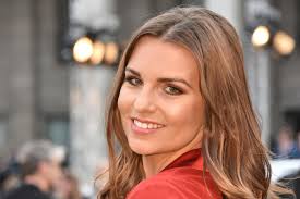 Grill den henssler wird von itv studios germany produziert. Laura Wontorra Sie Ubernimmt Die Moderatorin Von Grill Den Henssler Gala De