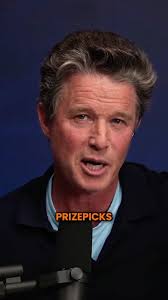Clooney V Kelly. Winner decides what makes an appropriate journalist. Whose  corner are you in?👇📝🕵️