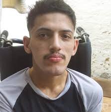 Aprovado na UFMT, jovem com paralisia faz vaquinha para comprar cadeira  motorizada