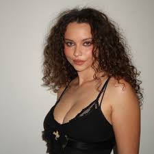 How The Summer I Turned Prettys Isabella Briggs Gets Her Big, Bouncy  Curls | Vogue