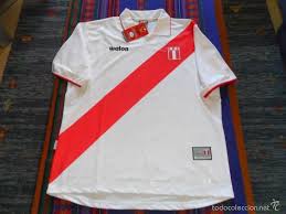 La empresa marathon presentó hoy la camiseta que vestirá la selección peruana de fútbol, y que será estrenada este jueves durante el partido amistoso ante holanda. Mi Camiseta Peru Seleccion Peruana Original Wa Verkauft In Auktion 57429688