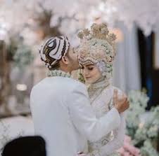 Mar 02, 2018 · ketemu lagi nih sob, pada kesempatan kali ini kami akan membagikan informasi bermanfaat seputar kumpulan tema acara yang menarik. 32 Ide Prewed Adat Sunda Pose Perkawinan Foto Perkawinan Pengantin