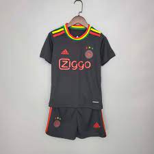 The shirt is a tribute to the late, great reggae legend bob marley, whose classic anthem three little birds can regularly be heard echoing around the terraces of the johan cruyff arena on matchday. Buy Best Ajax Bob Marley 2021 22 Third Jersey Set Online India Usa