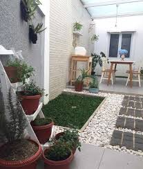 Tidak hanya fungsi utamanya sebagai pengaman di lantai 2, balkon kini lebih berfungsi sebagai penghias rumah dan menambah kesan mewah serta dapat menambah kecantikan pada desain. Lingkar Warna 10 Desain Taman Rumah Minimalis Dan Menarik 2020