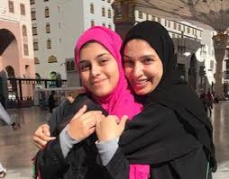 في سير الأحياء، يُزال المحتوى فوراً إذا كان بدون مصدر يدعمه أو إذا كان المصدر المُستشهد به مشكوكاً بأمره. ØªÙØ§ØµÙŠÙ„ Ù…Ø«ÙŠØ±Ø© Ø­ÙˆÙ„ Ø¥Ø¬Ø¨Ø§Ø± Ø±ÙˆØ¬ÙŠÙ†Ø§ Ø¹Ù„Ù‰ Ø¥Ø±ØªØ¯Ø§Ø¡ Ø§Ù„Ø­Ø¬Ø§Ø¨ Ù†Ø¬ÙˆÙ… Ø§Ù„ÙÙ† Ø§Ù„Ù…ÙˆØ¬Ø²
