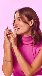 A prata é versátil, leve e combina com todos os estilos, todos os dias. Na  ELLE, ela ganha novas formas e cores, mantendo a qualidade artesanal LISHT,  joalheria com 30 anos de