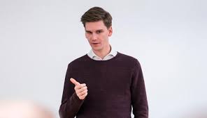 Nachrichten zum thema douglas hoyos. Junos Chef Hoyos Man Muss Kurz In Die Verantwortung Nehmen