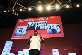 Here i am going to talk about tony fernandes he is a malaysian entrepreneur. How Low Budget Airline Airasia Turned Into A Billion Dollar Company
