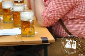 Wie Man Einen Liter Bier Richtig Bestellt Und Was Es Mit Der Mass Auf Sich Hat Aussprache Gebrauchsanweisung Hintergrundwissen Mein Bayern Blick7 Bier Bier Bestellen Masskrug