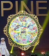 Catriona gray, jearson demavivas, miss universe 2018, miss universe philippines 2018. Raine On Twitter Catriona S National Costume Is So Beautiful See Those Details Truly She Set The Bar Higher Big Parol And Those Paintings At The Back Creative Efforts Pulled This Off And