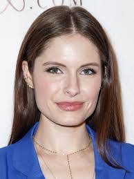 Olivia Applegate's Instagram, Twitter & Facebook