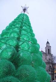 Christmas Tree Made From 40 000 Recycled Plastic Bottles Recyclart Recycled Christmas Tree Recycle Plastic Bottles Recycled Bottles