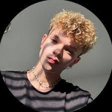 Noah Ryder's Instagram, Twitter & Facebook