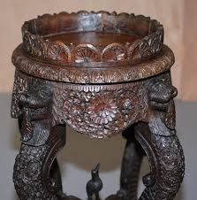 Dreieckiger, eingezogener korpus auf durch steg verbundenen. Pair Of Circa 1920 Burmese Carved Wood Jardiniere Plant Pedestal Stands Lions For Sale At 1stdibs